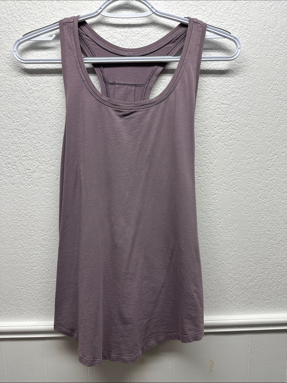 K997 Lululemon Women’s Pleated Dusty Mauve Relaxed Fit Racerback Tank EUC w/Logo